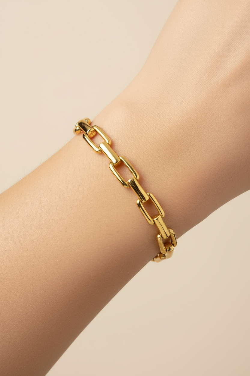 Golden Link Luxe Bangle