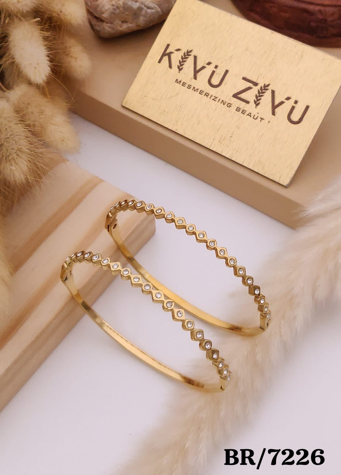 Diamond Curve Classic Bangle