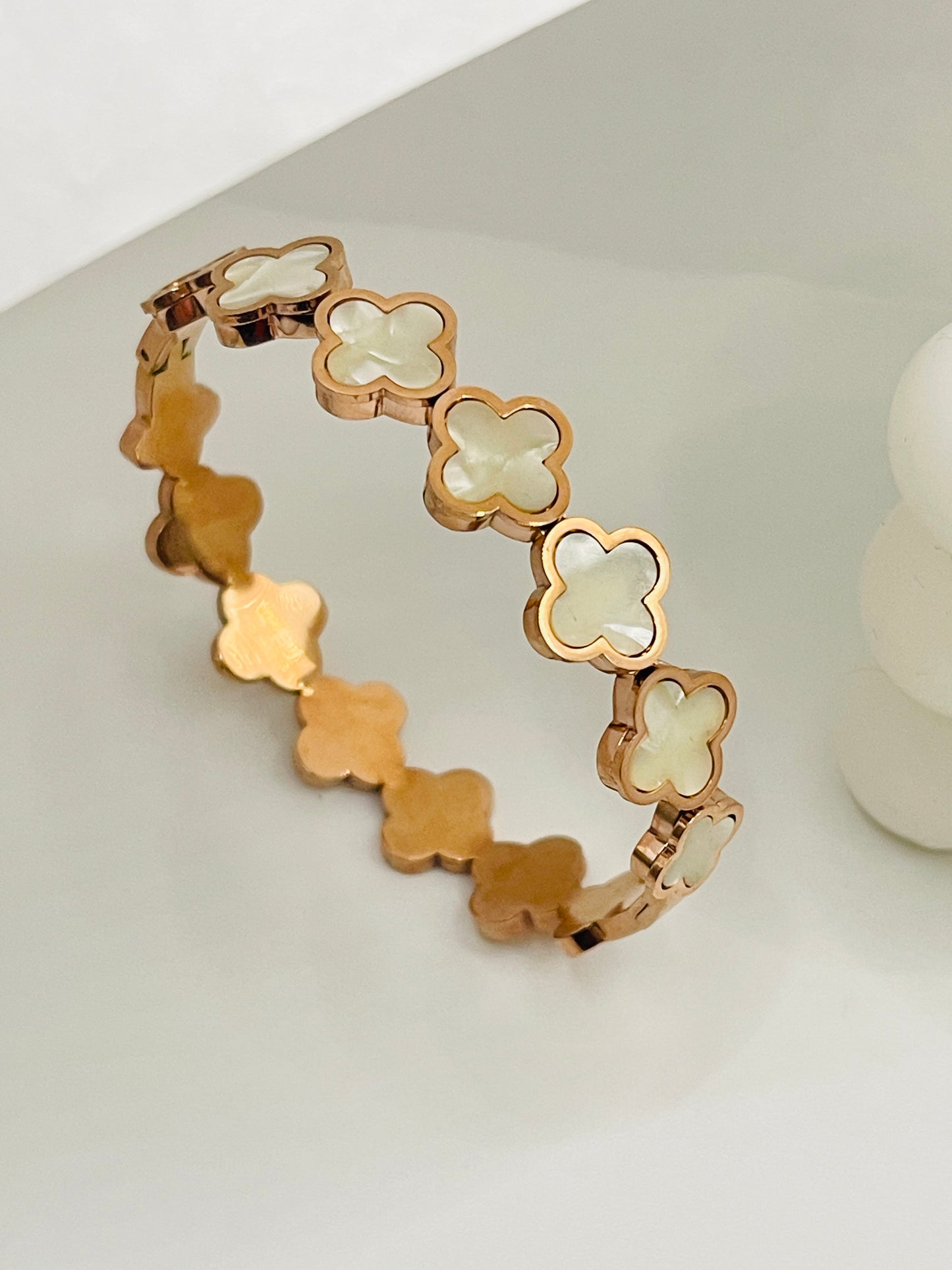 White Shell Flower Rose Gold Bangle
