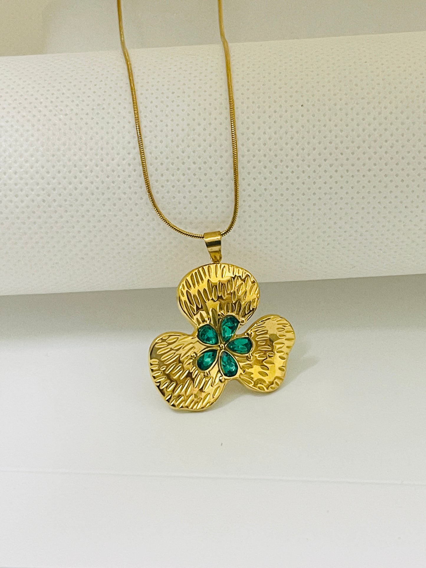 Emerald Bloom Gold-Plated Pendant Chain