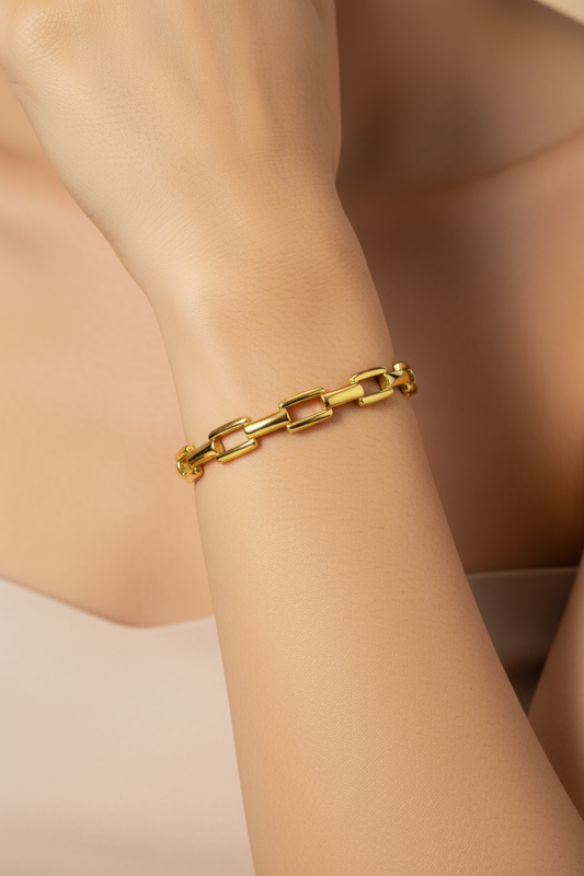 Golden Link Luxe Bangle