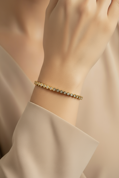 Diamond Curve Classic Bangle