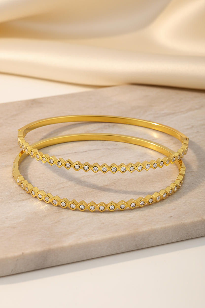 Diamond Curve Classic Bangle