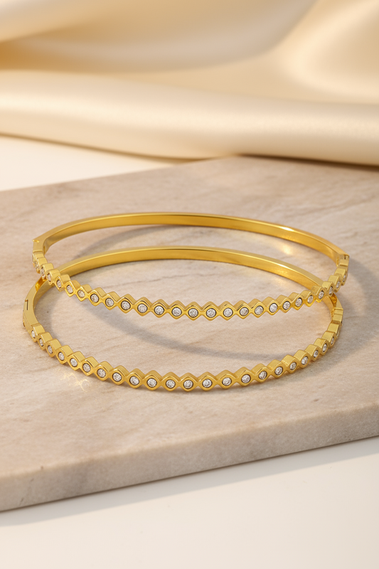 Diamond Curve Classic Bangle