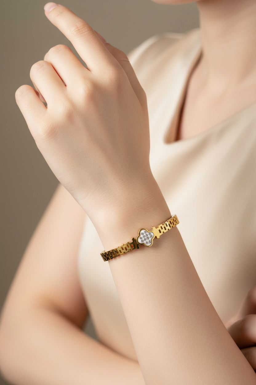 Crystal Clover Charm Bangle