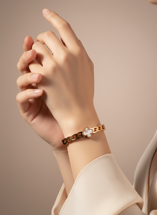 Elegant Rose Gold Clover Link Bangle