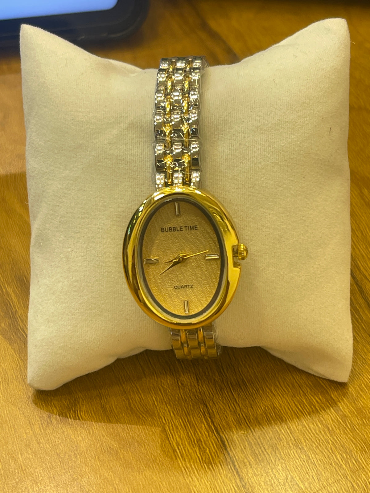 Gold Oval Dial Quartz Watch for Women