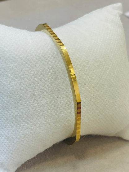 Gold Flat Ridge Bangle