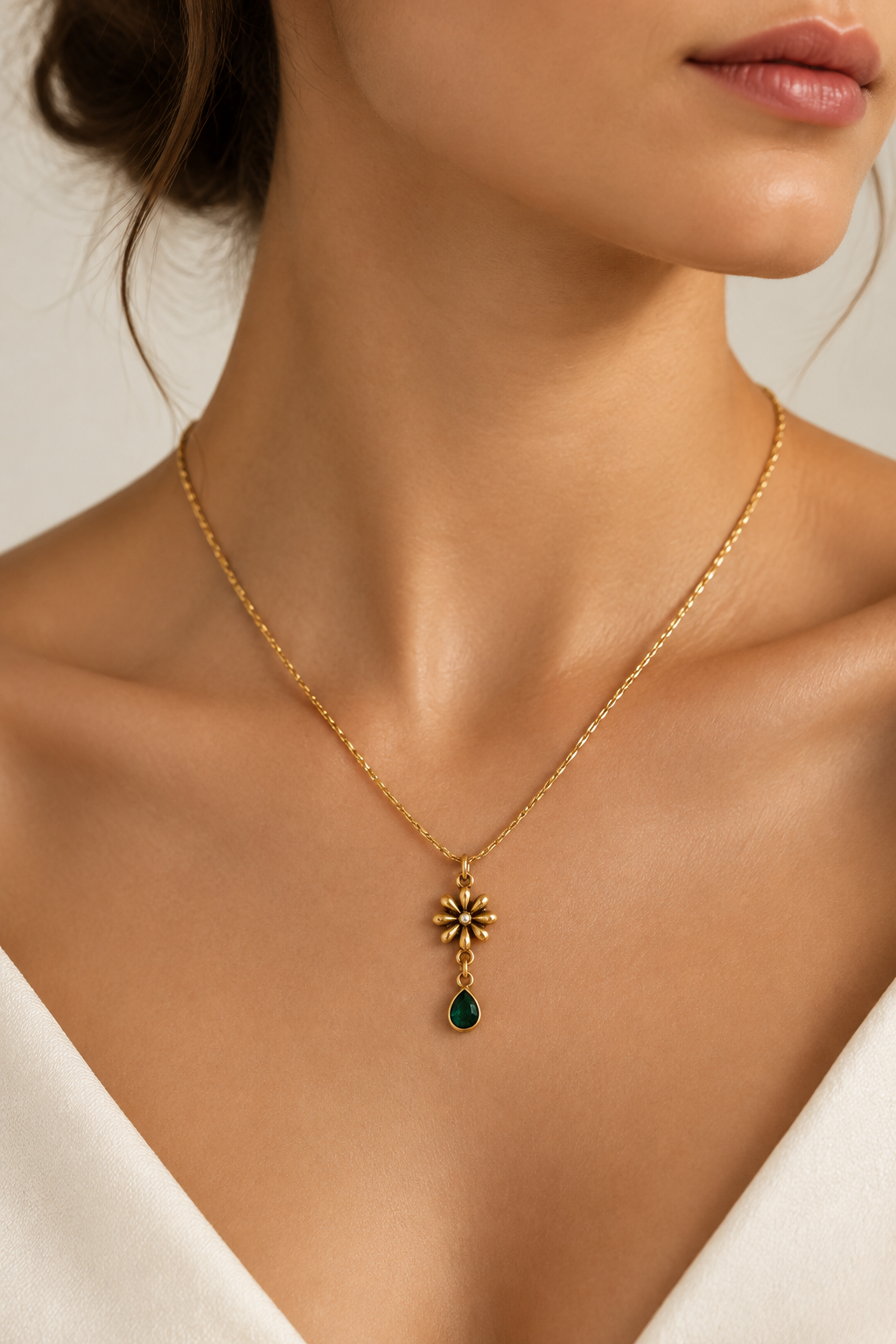Green Teardrop Floral Pendant Necklace