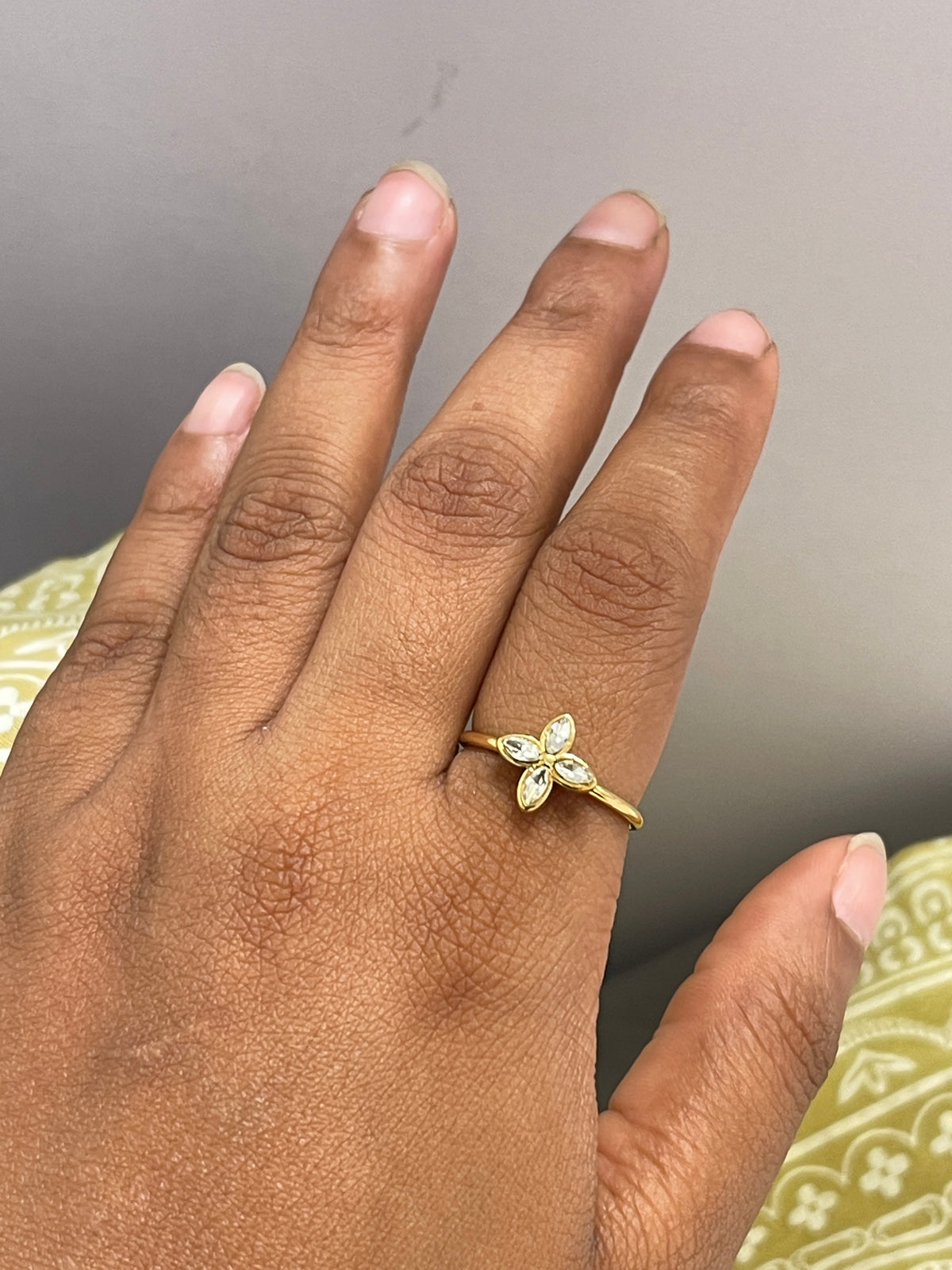 Four-Petal Sparkle  Ring