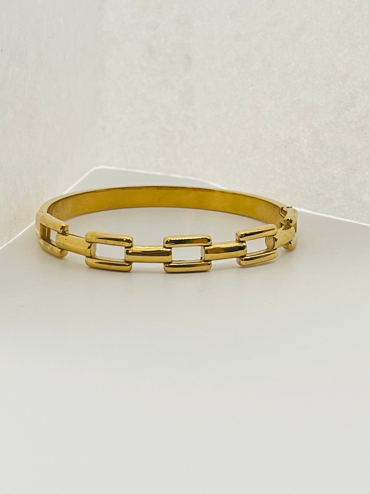 Golden Link Luxe Bangle