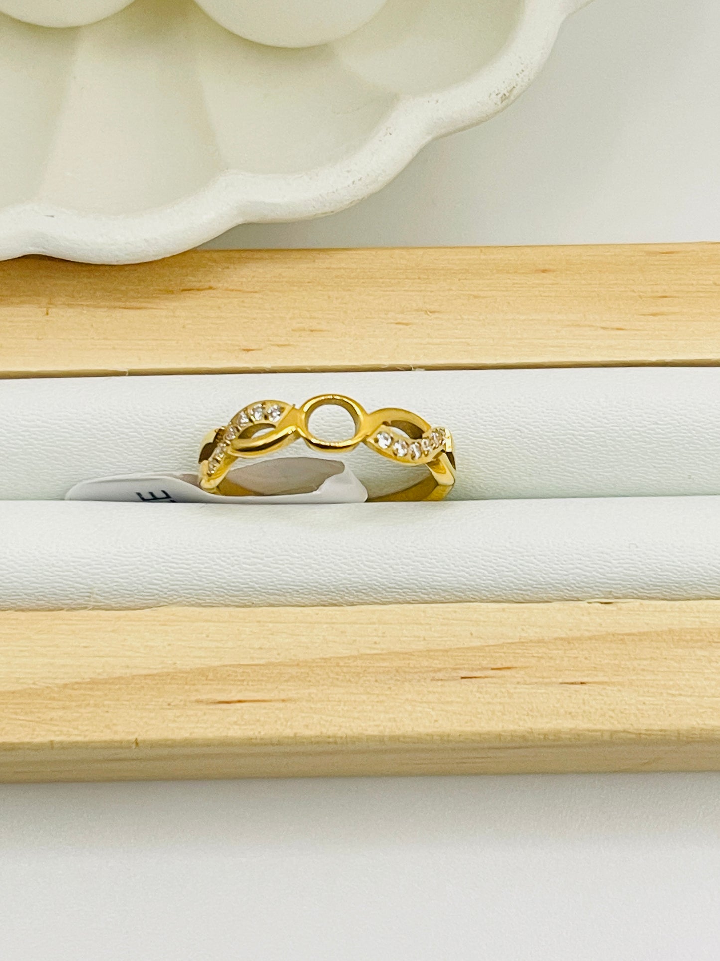 Pave Twist Open Oval Band