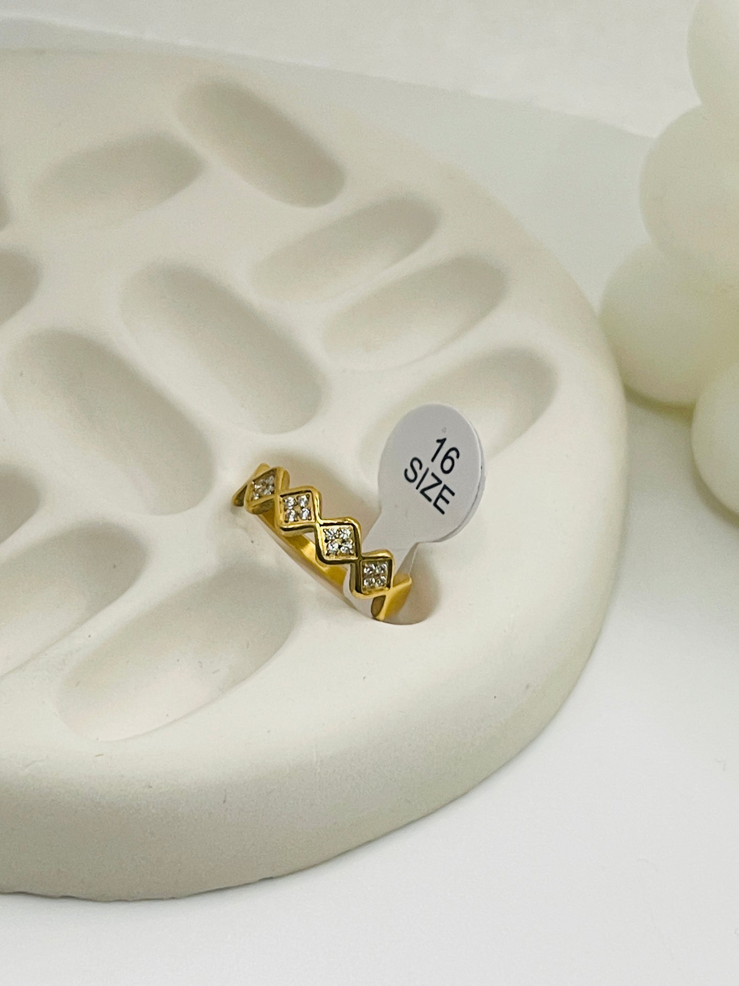 Princess-Cut Trellis Band