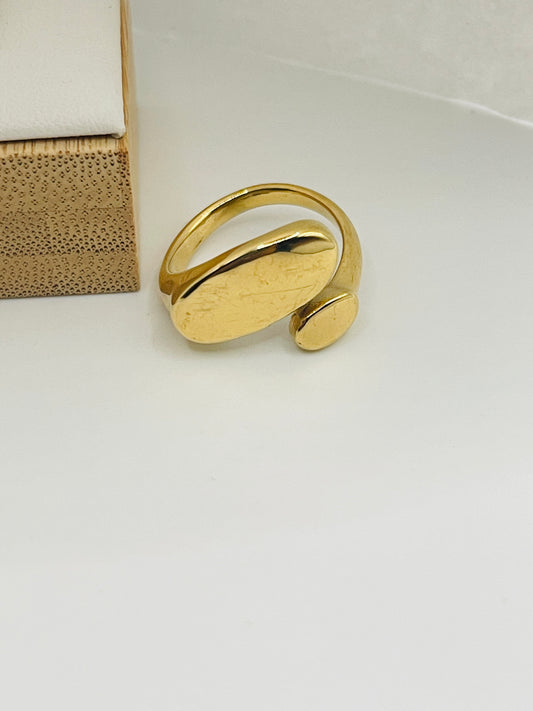 Sculptural Overlap Ring