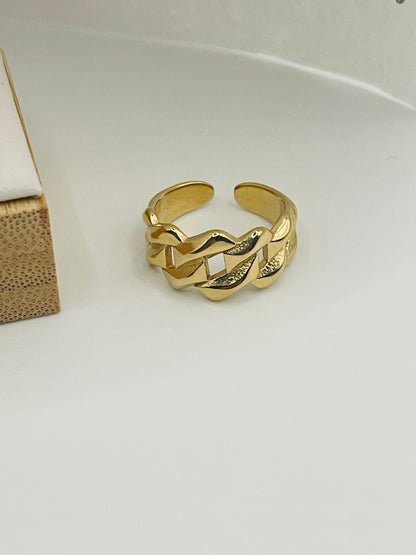Interlinked Gold Statement Ring