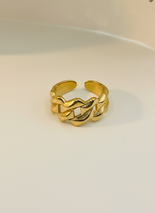 Interlinked Gold Statement Ring