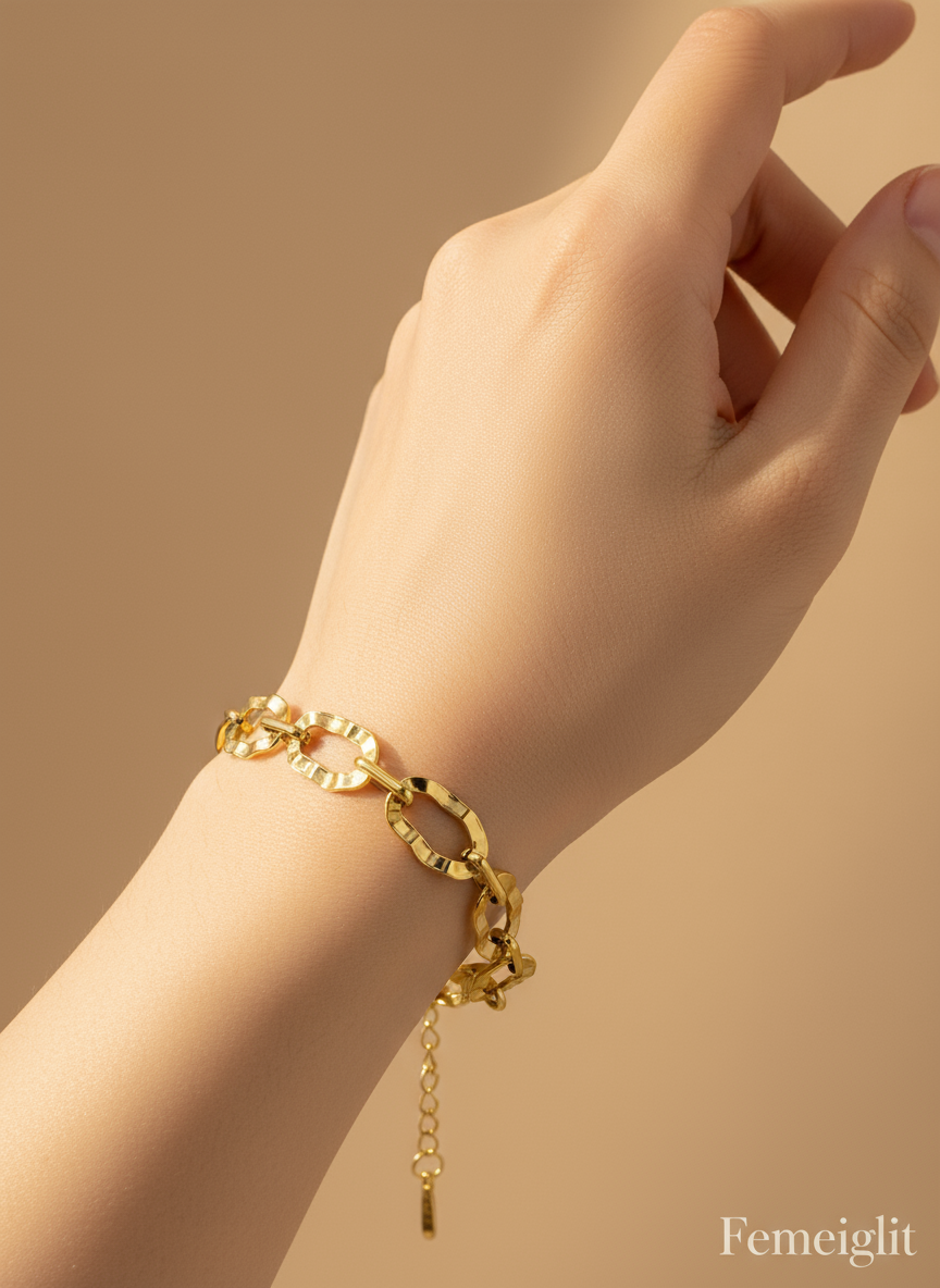 Gold Hammered Oval Link Bracelet
