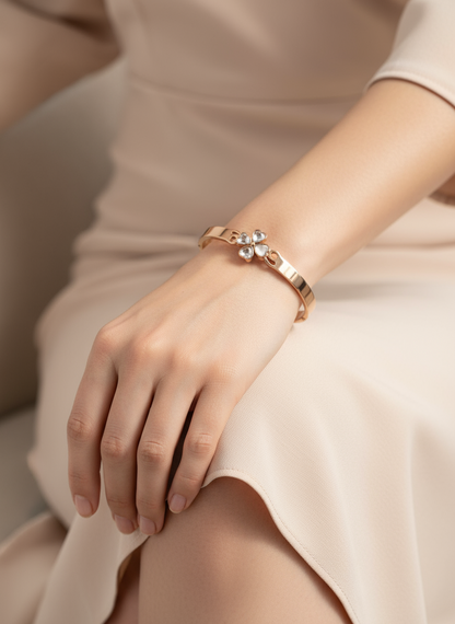 Rose Gold Clover Bangle
