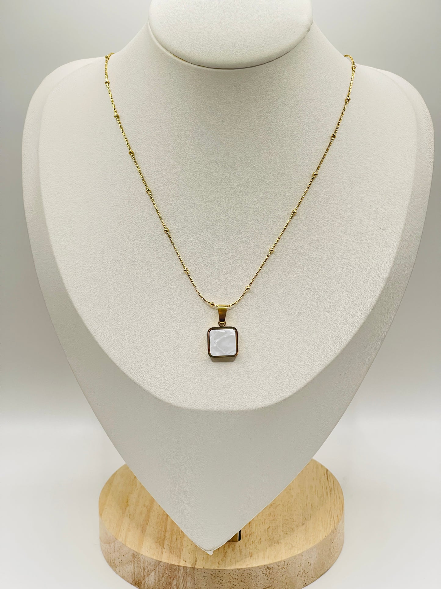 Gold plated Pearl Square Pendant.