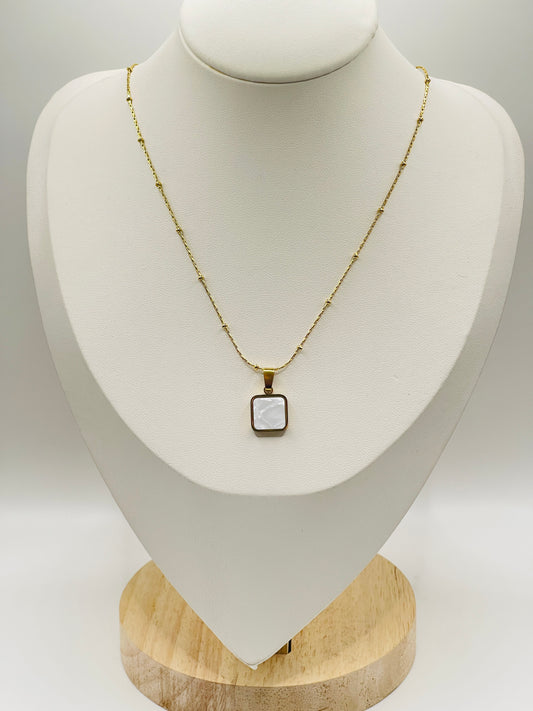 Gold plated Pearl Square Pendant.