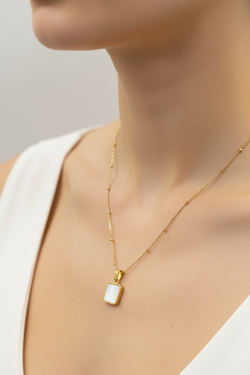 Gold plated Pearl Square Pendant.