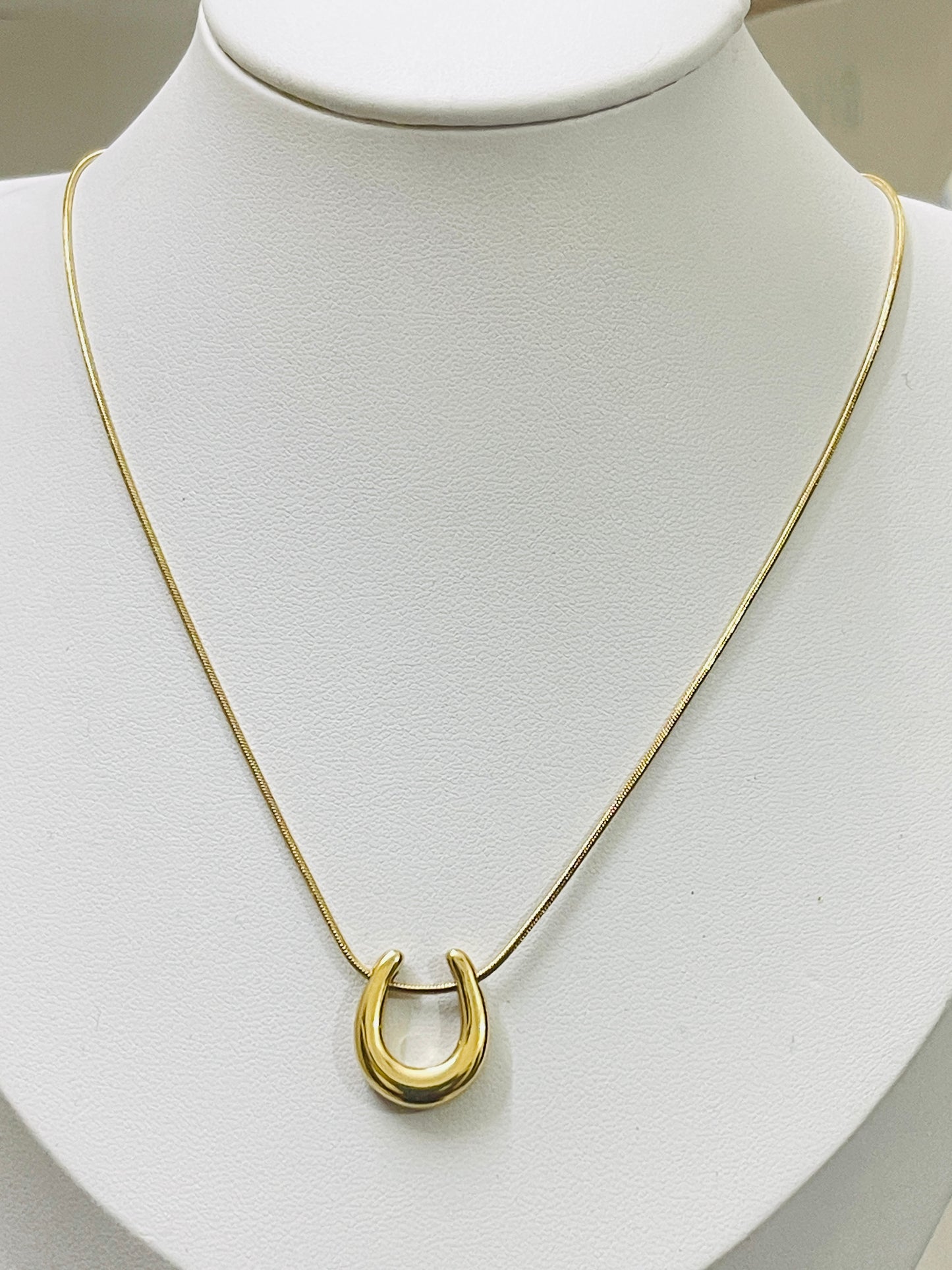 Lucky Horseshoe Pendant Necklace -Gold