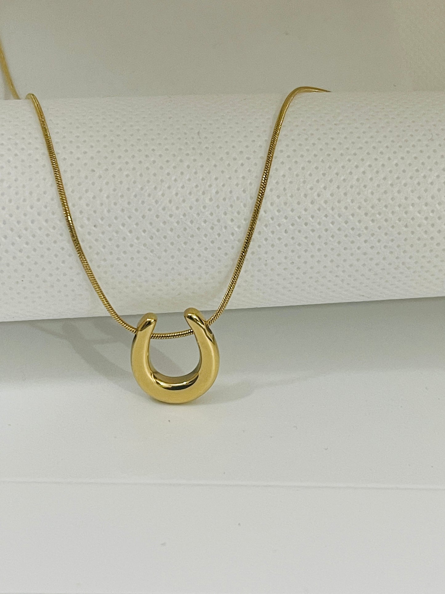Lucky Horseshoe Pendant Necklace -Gold