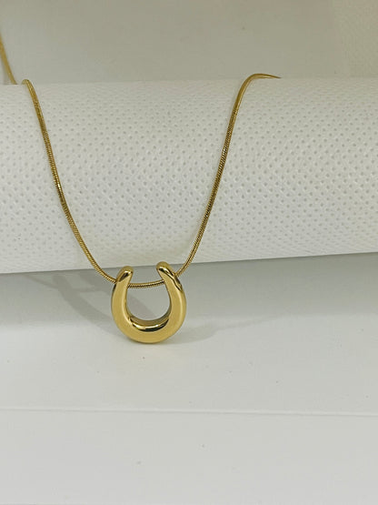 Lucky Horseshoe Pendant Necklace -Gold