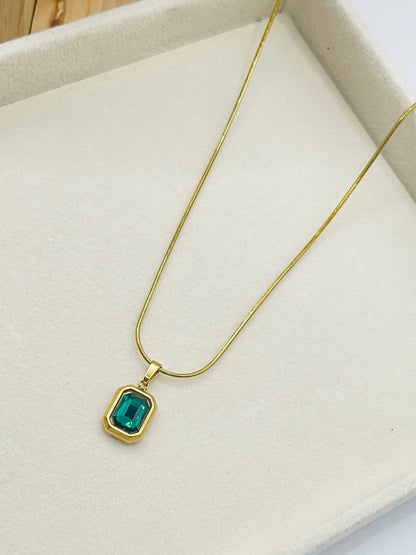 Emerald Glow Pendant Necklace