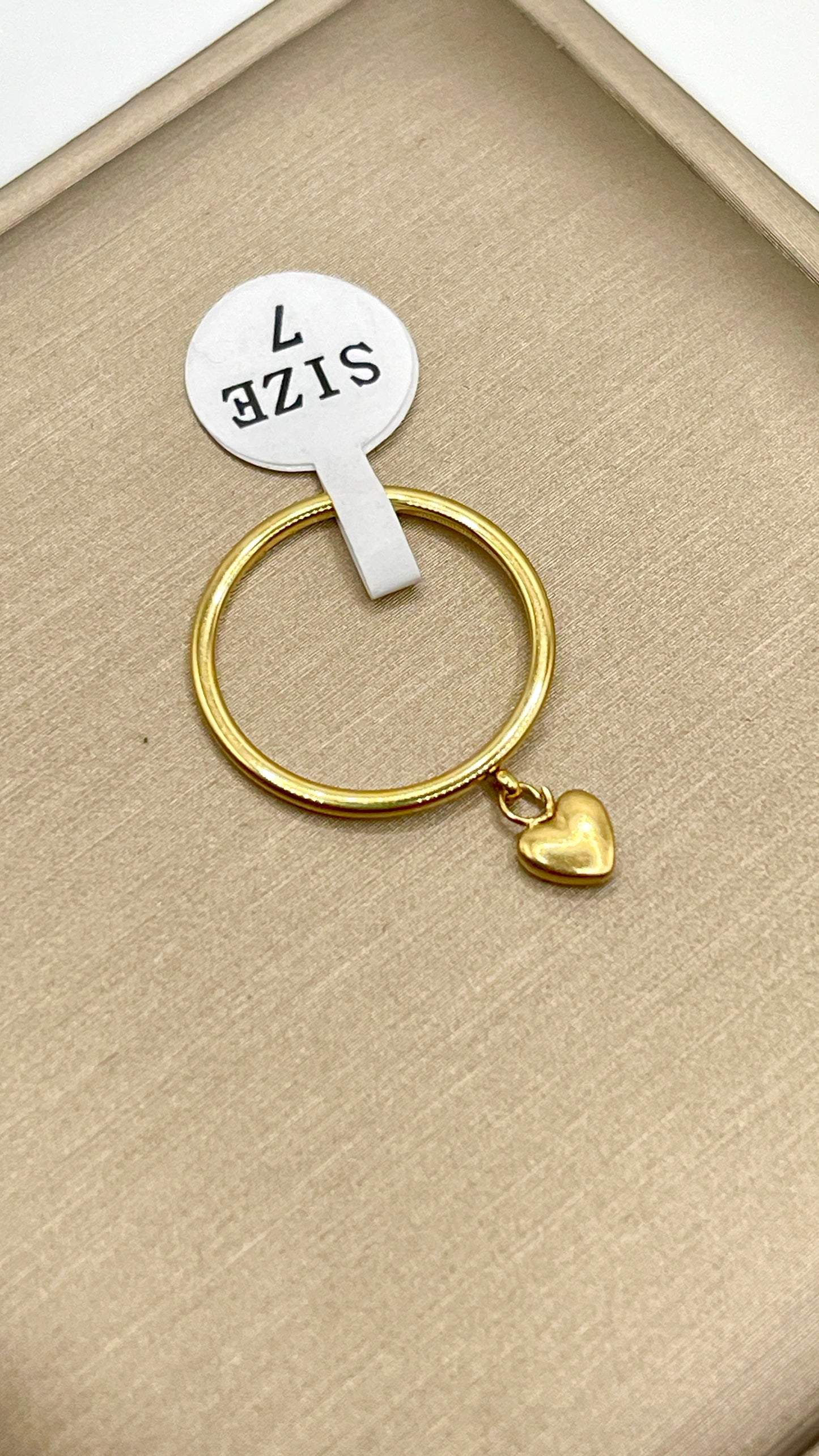 Dainty Heart Charm Rin