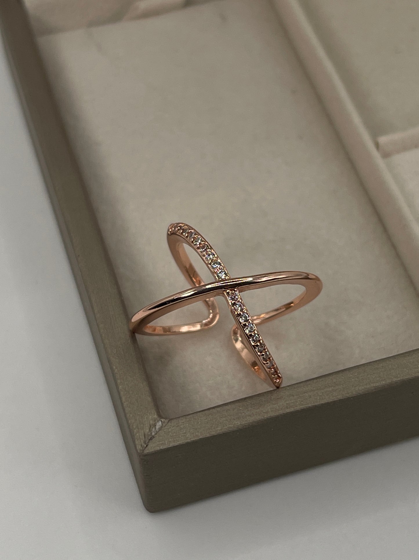 Elegant Crossline Adjustable Ring