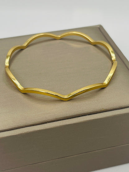 Golden Wave Elegance Bangle