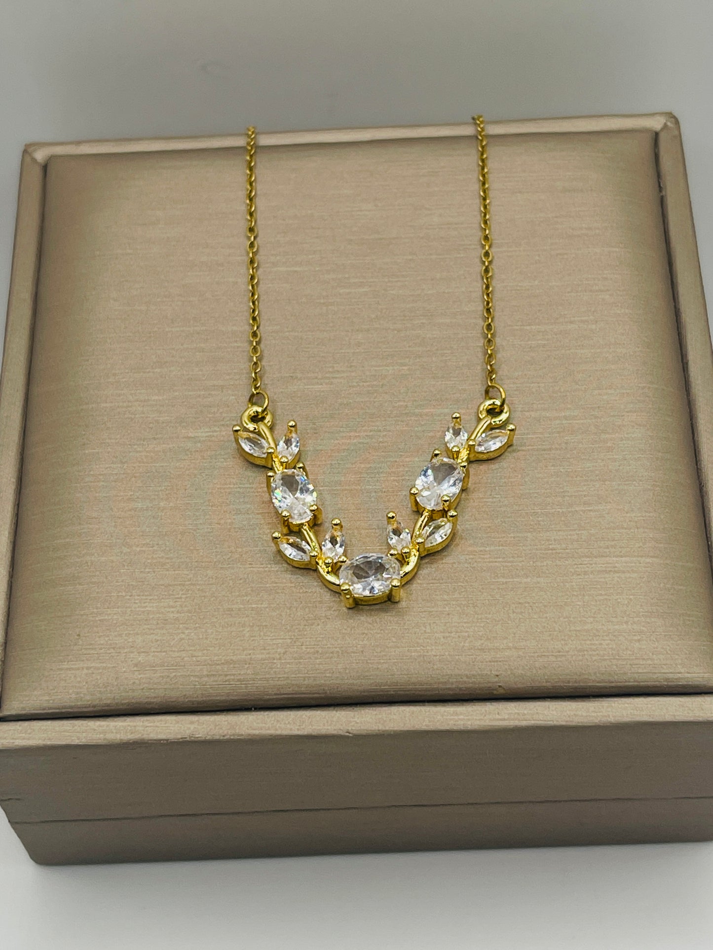 Tulip Necklace White Stone