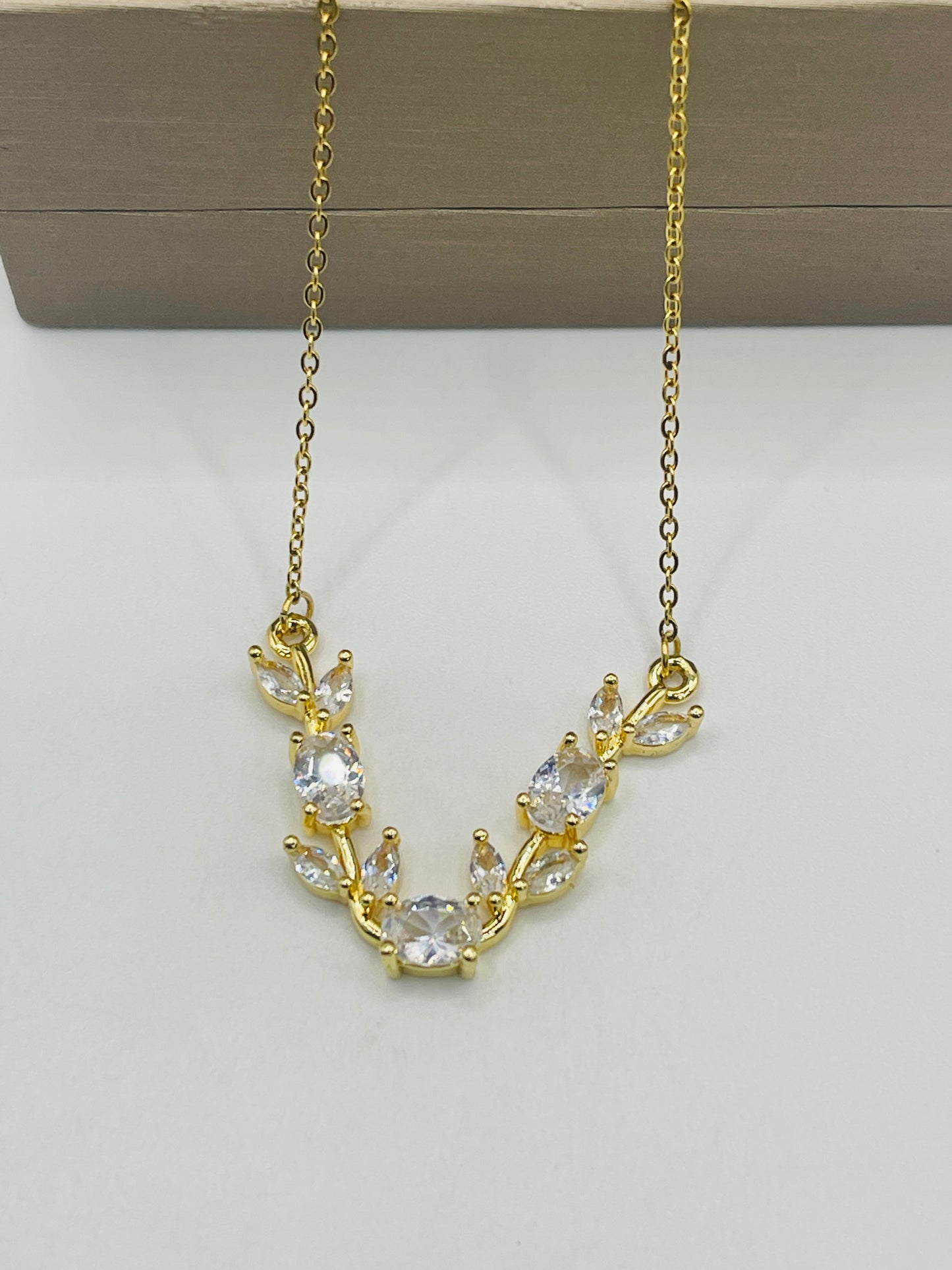 Tulip Necklace White Stone