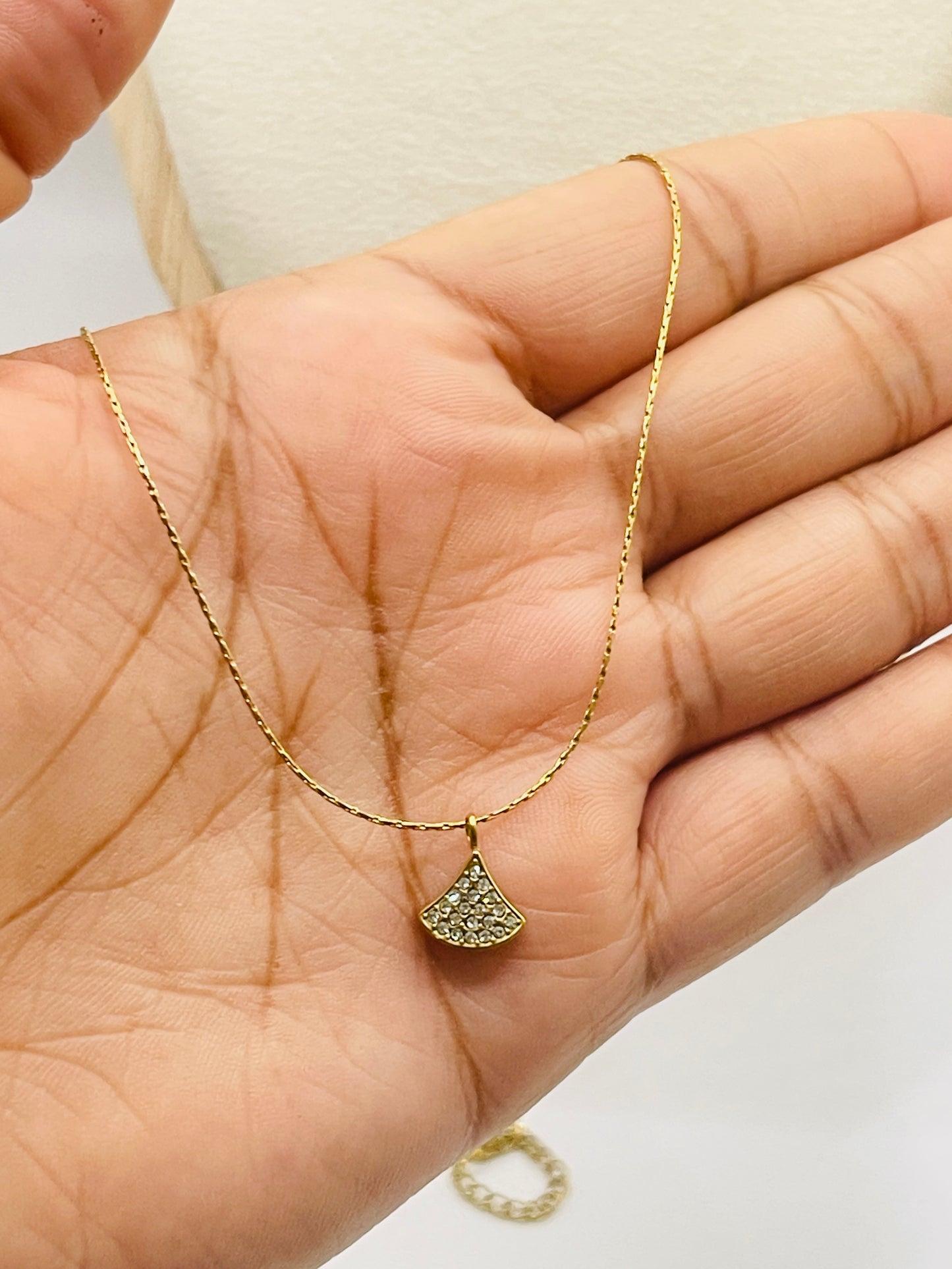 Mini Fan Sparkle Necklace