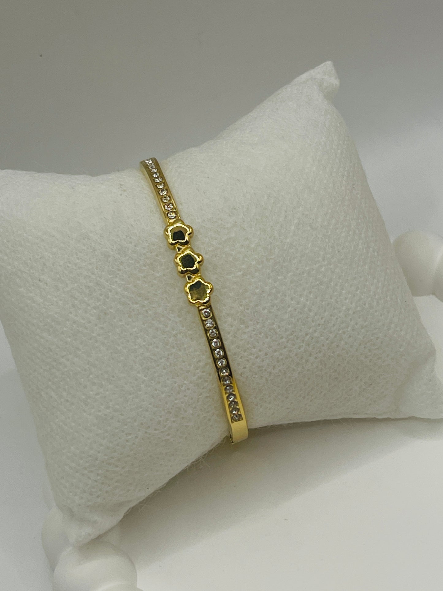 Elegant Clover Crystal Gold-Plated Ban