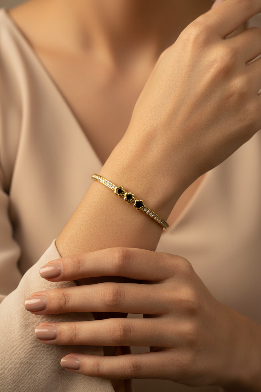 Elegant Clover Crystal Gold-Plated Ban