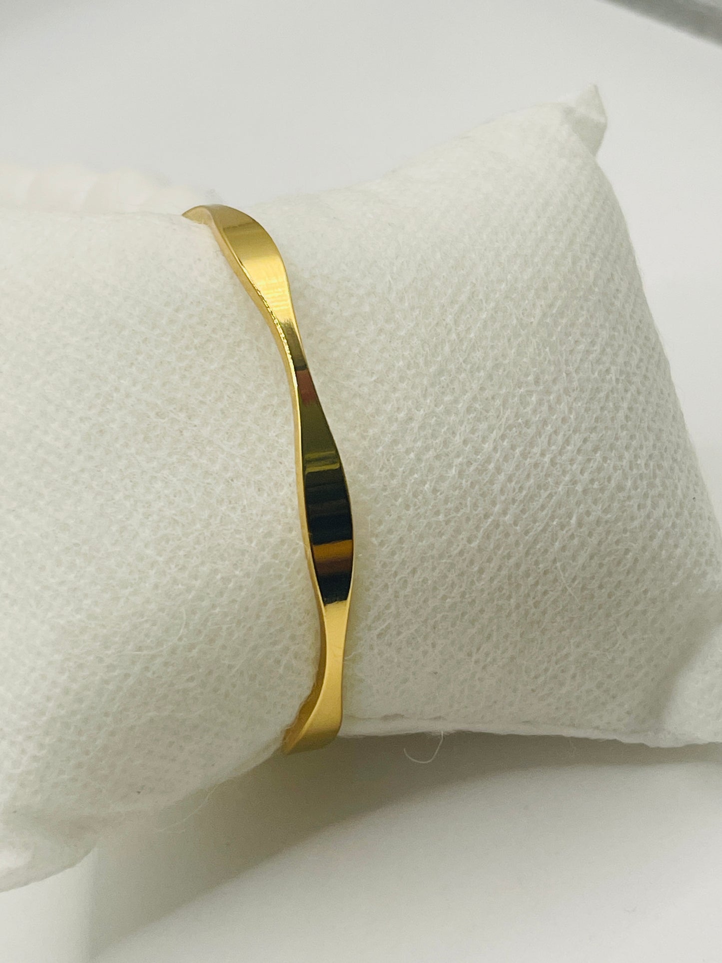 Minimalist Wave Gold-Plated Bangle