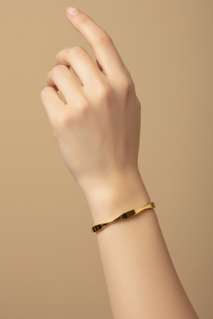 Minimalist Wave Gold-Plated Bangle