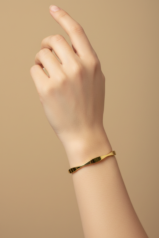 Minimalist Wave Gold-Plated Bangle